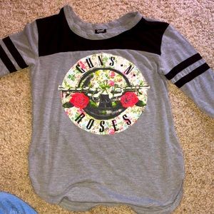 Guns N’ Roses ladies top, size medium.